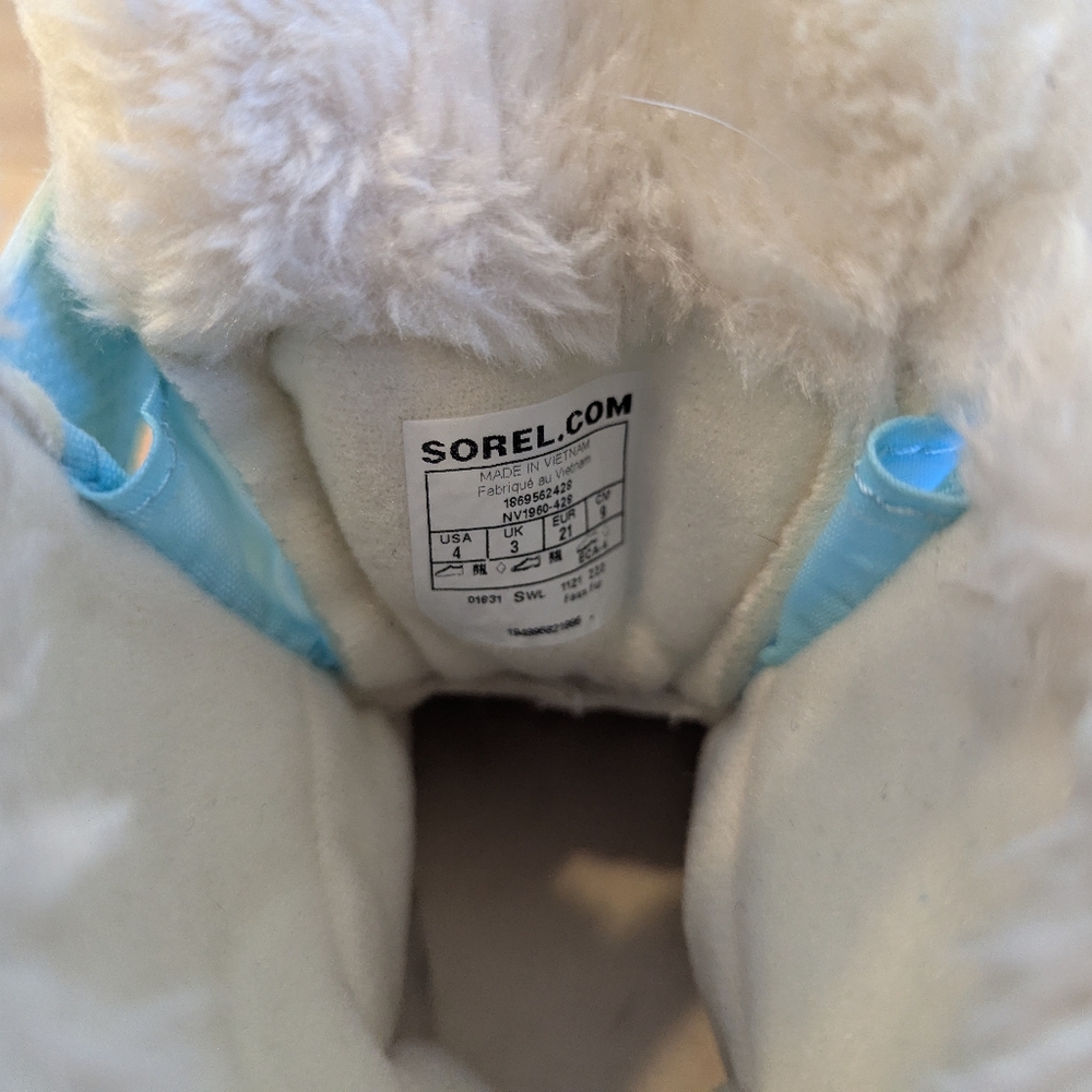 Sorel Size 4 Toddler Snow Boots - Picture 2 of 3